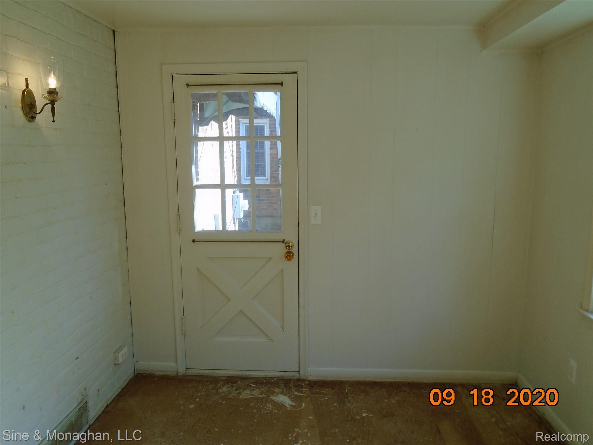 225 McMillan Road Grosse Pointe, MI 48236 - Photo 13 of 35 Family Room View 4 Toward Exterior Door To Patio