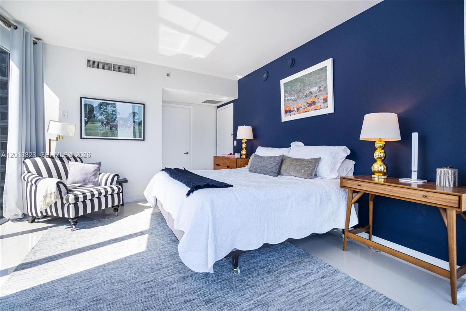 495 Brickell Avenue, Unit 4911 Miami, FL 33131 - Photo 21 of 35 a bedroom with furniture and a lamp