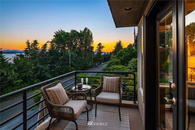 $1,800,000 | 6562 Beach Drive Southwest, Seattle, WA 98136