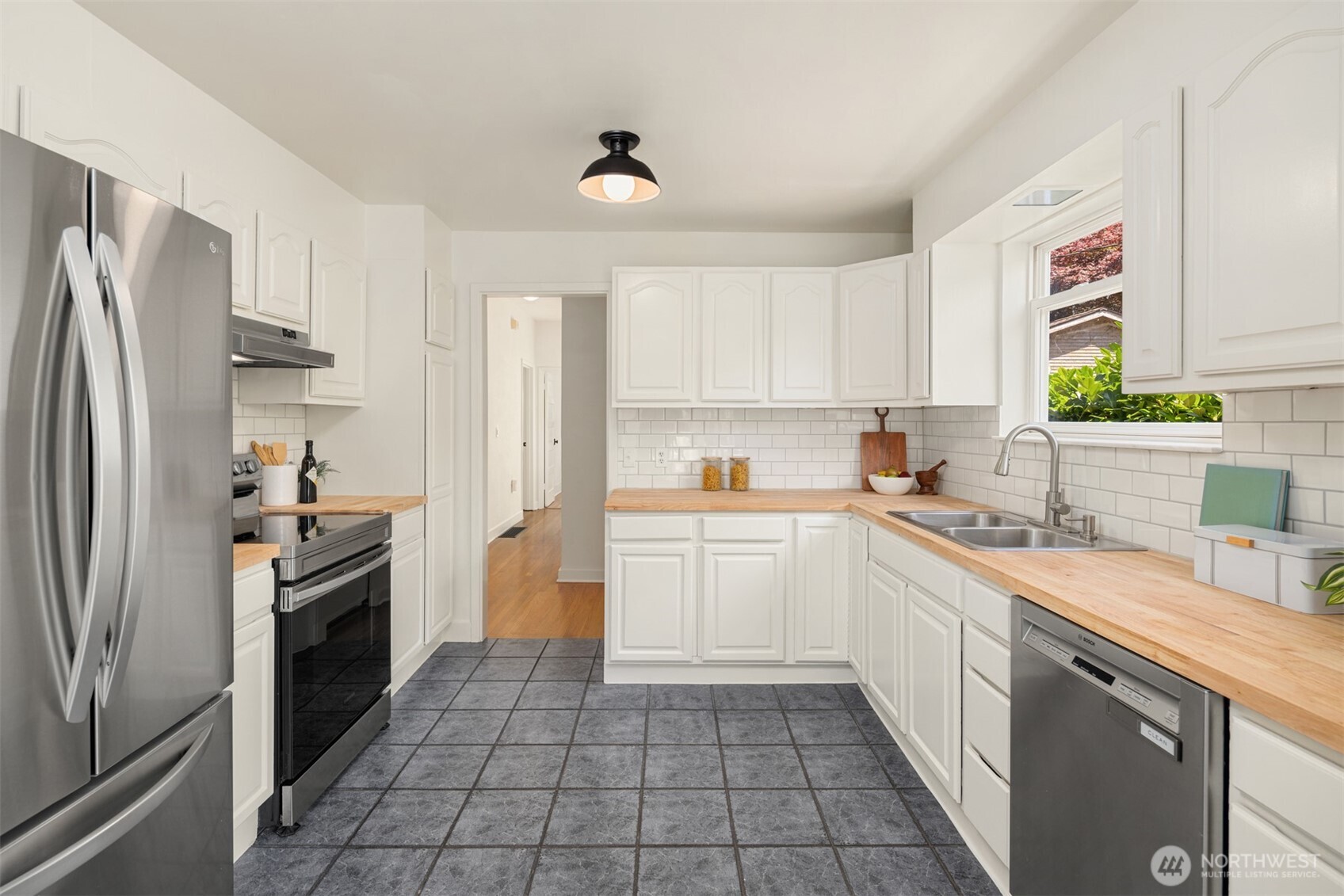 108 North 57th Street Seattle, WA 98103 - Photo 15 of 33