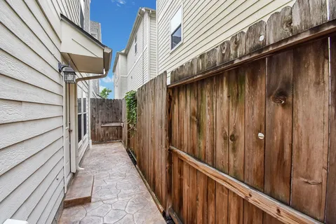 $2,650 | 1622 West 25th Street, Houston, TX 77008
