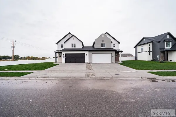 $2,350 | 2078 47th Street, Ammon, ID 83401