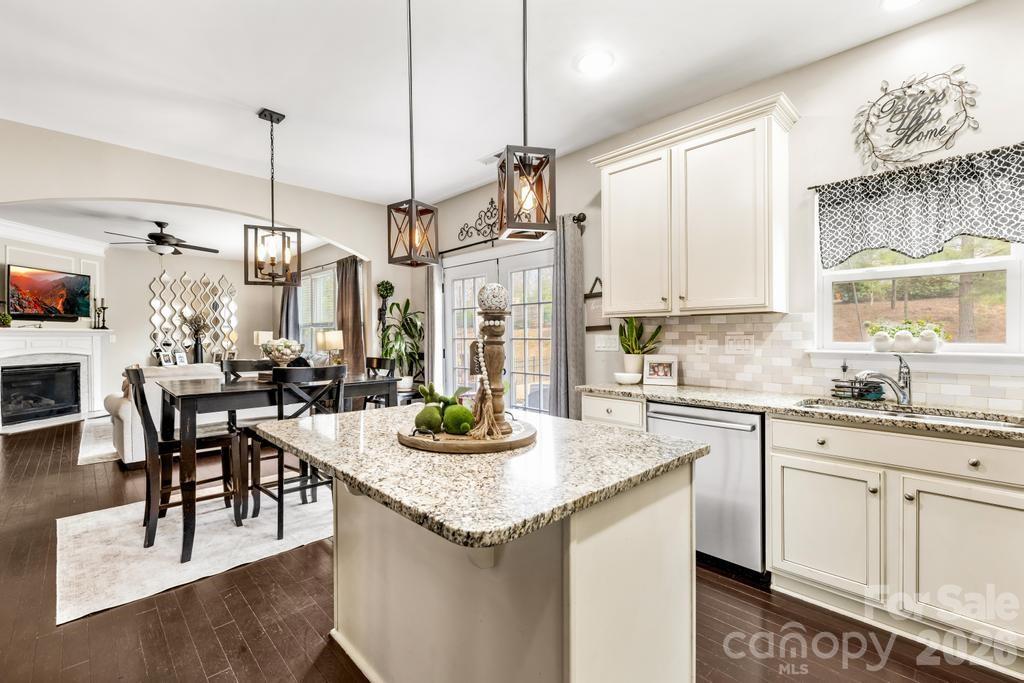 1007 Hamil Ridge Drive Waxhaw, NC 28173 - Photo 27 of 44 a kitchen with sink cabinets and dining table