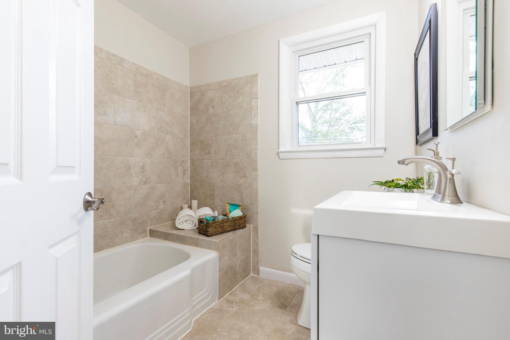 409 Kennerly Road Springfield, PA 19064 - Photo 28 of 41 All New Full Bath with Neutral Tone Tile.