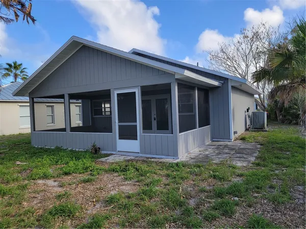 $1,800 | 430 14th Street Southwest, Vero Beach, FL 32962