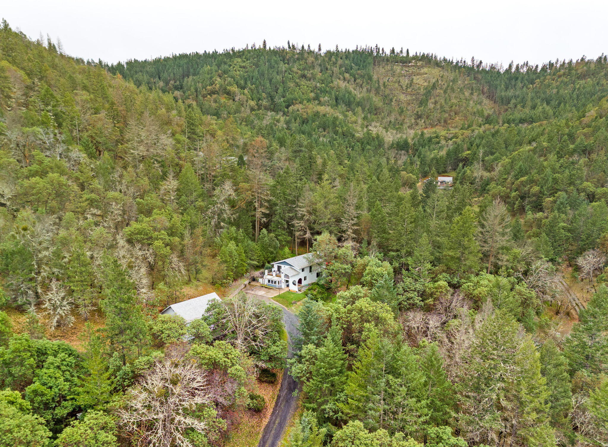 2109 Knowles Road Medford, OR 97501 - Photo 3 of 67 2-web-or-mls-ApxKR (2)