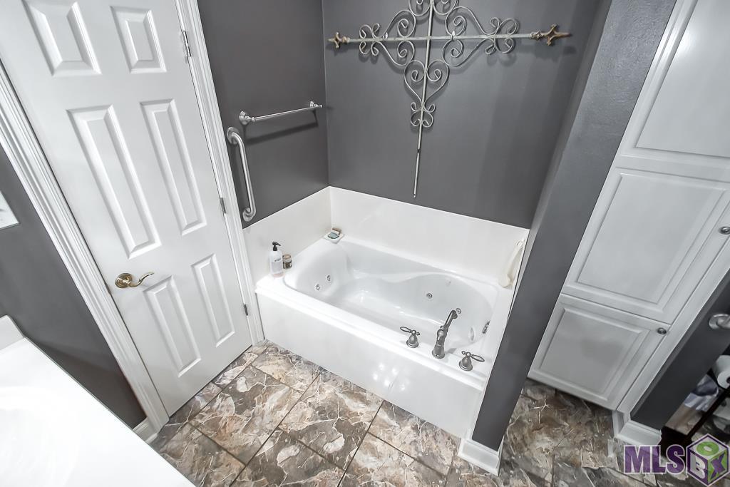 331 Pecan Avenue New Roads, LA 70760 - Photo 13 of 26 Master Bathroom View 2
