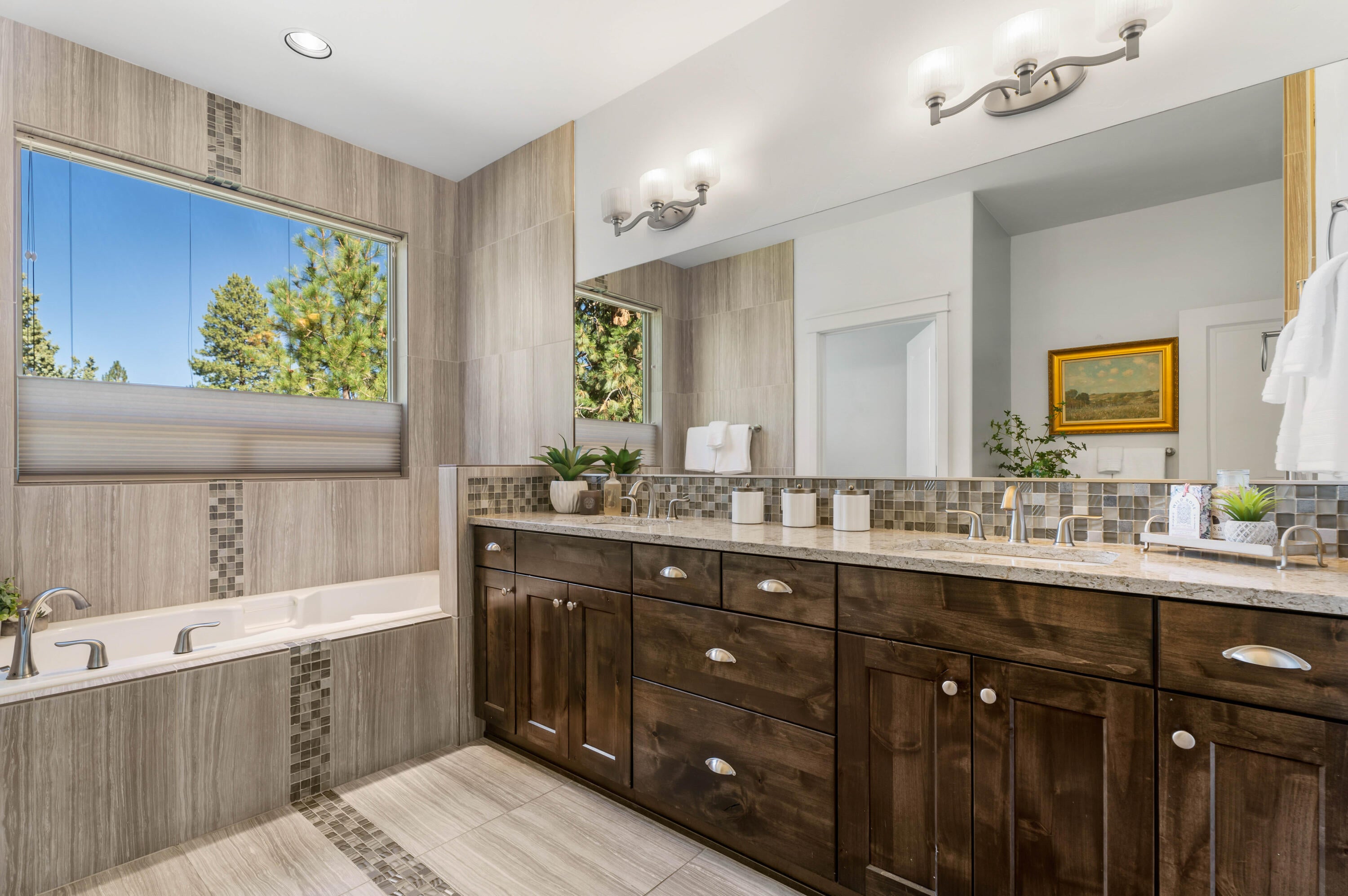 20182 Stonegate Drive Bend, OR 97702 - Photo 24 of 50 Primary bathroom