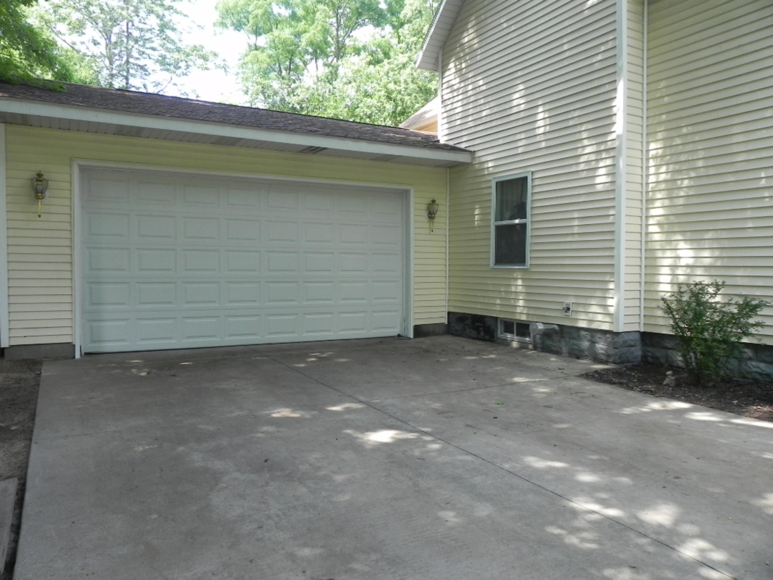 210 West Sherwood Street Decatur, MI 49045 - Photo 3 of 29 DSCN5206