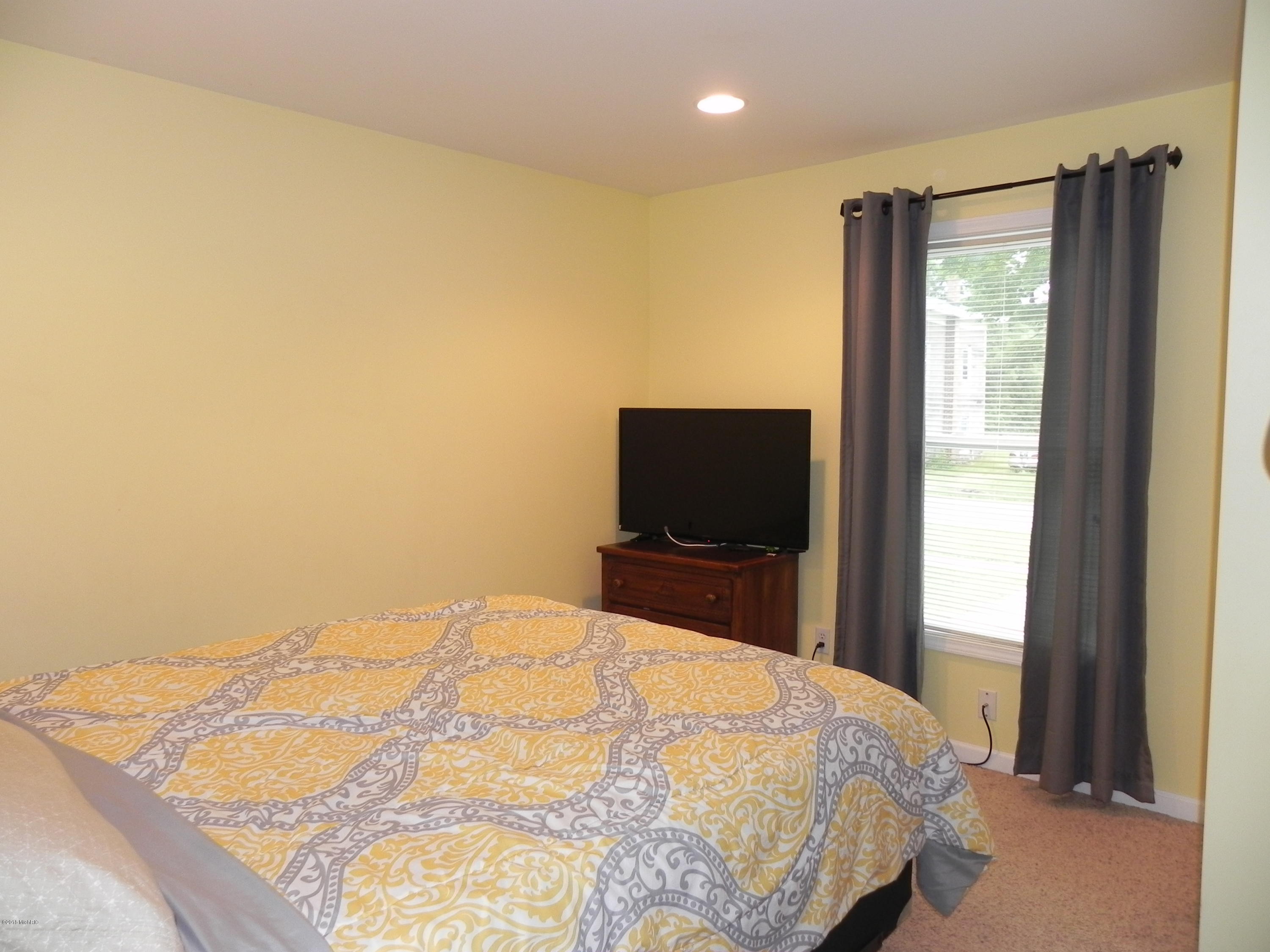 210 West Sherwood Street Decatur, MI 49045 - Photo 10 of 29 DSCN5231