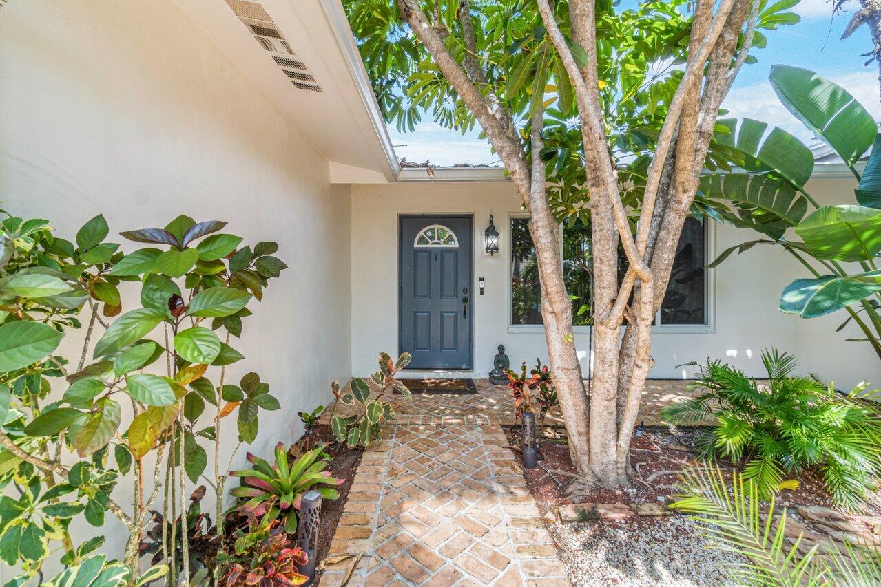 2845 Southwest 4th Street Boynton Beach, FL 33435 - Photo 2 of 17 004-2845Southwest4thStreet-BoyntonBeach-