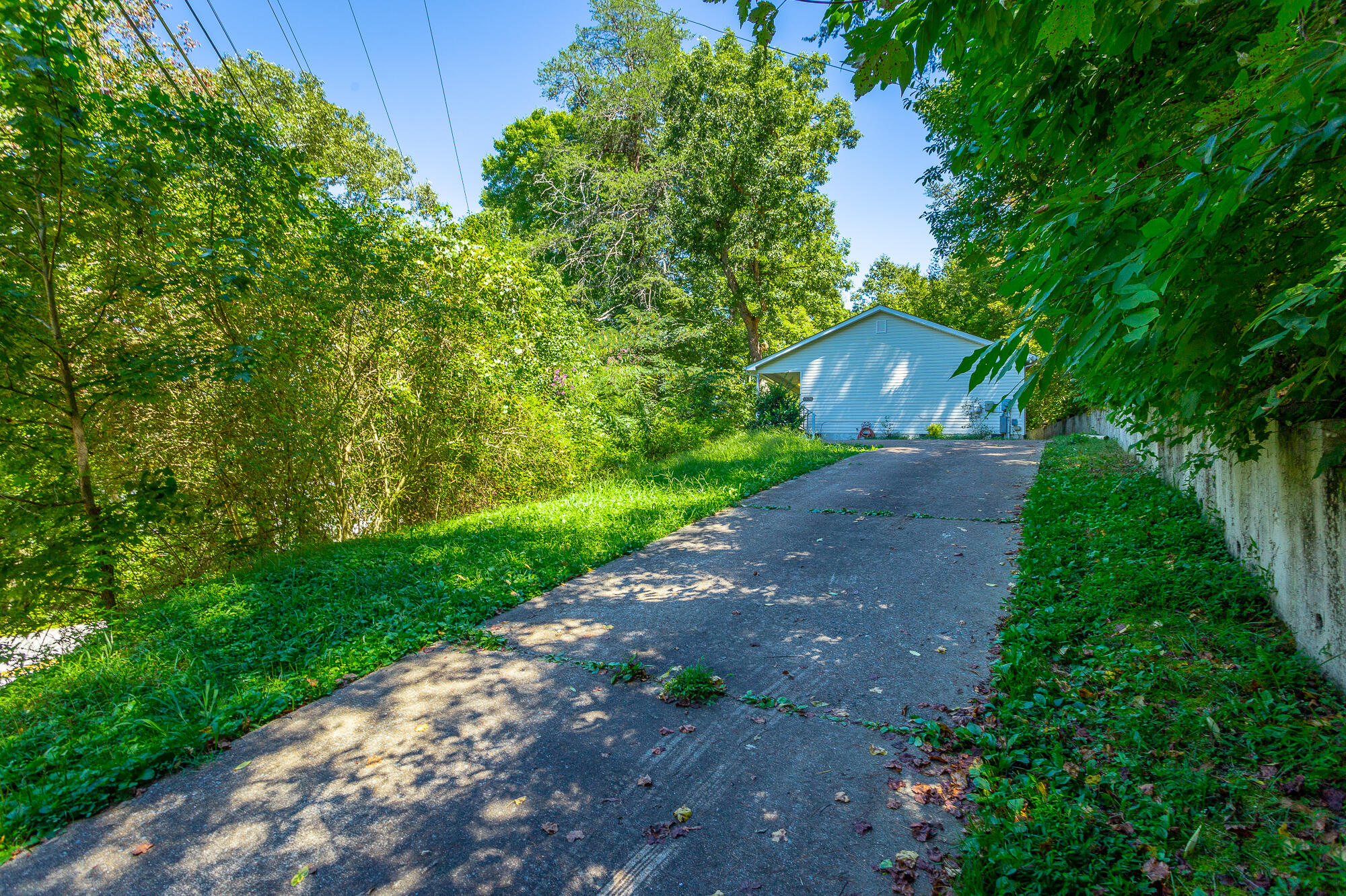 6656 Sandswitch Road Hixson, TN 37343 - Photo 27 of 35 Driveway