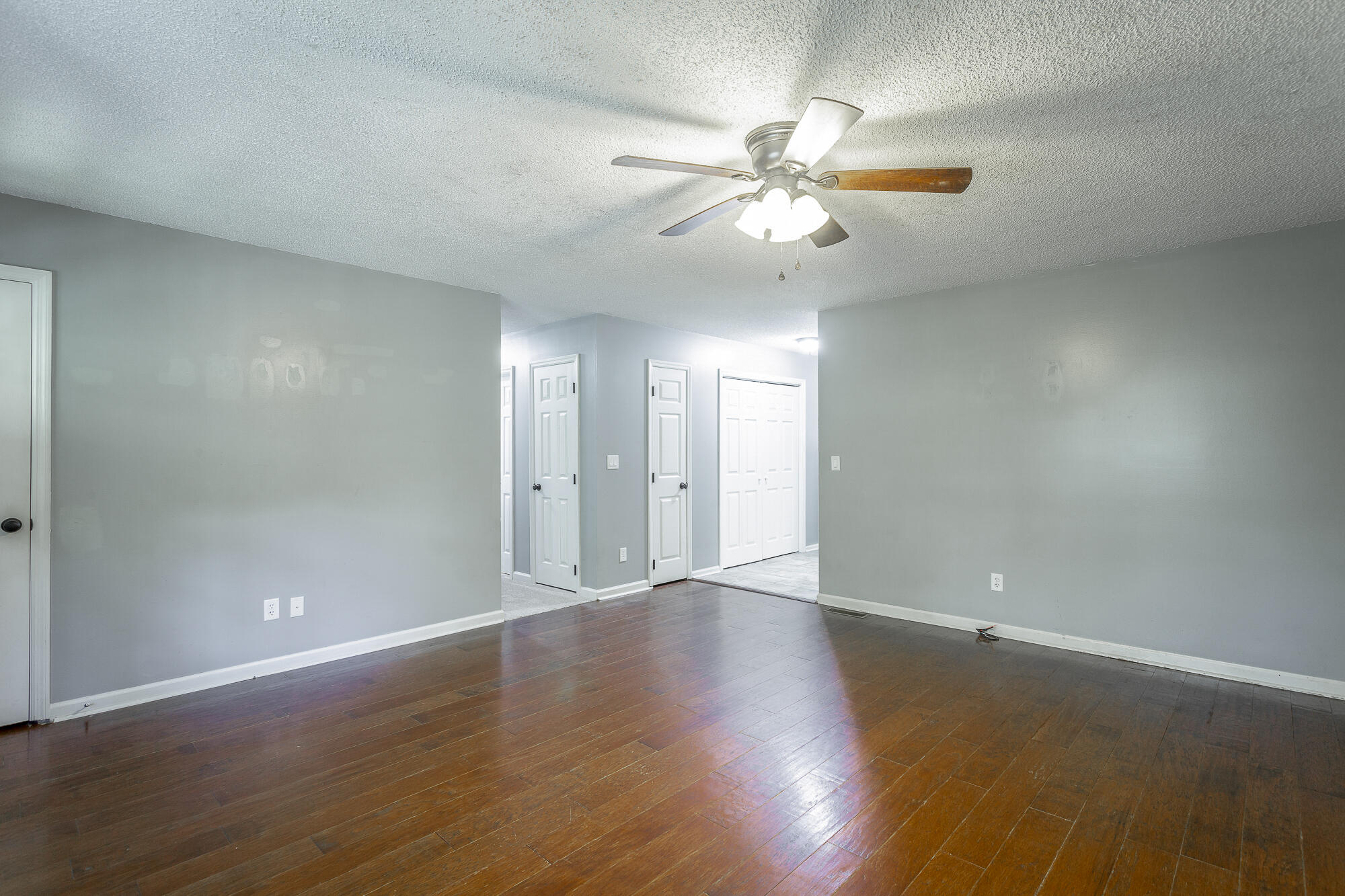 6656 Sandswitch Road Hixson, TN 37343 - Photo 5 of 35 Living Room