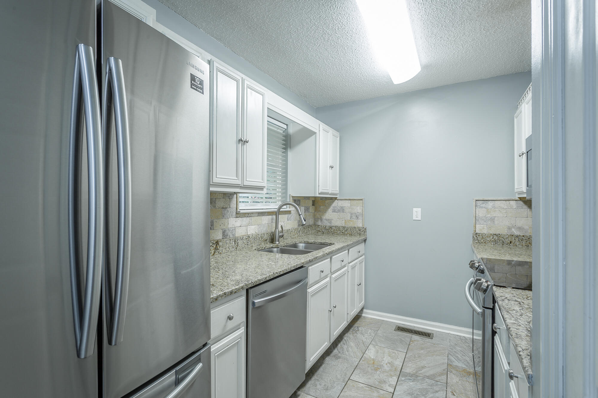 6656 Sandswitch Road Hixson, TN 37343 - Photo 8 of 35 Kitchen with Tile Floor