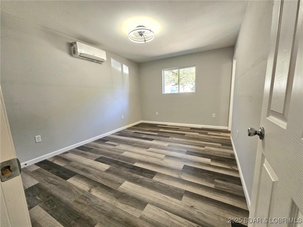 4861 University Lane Osage Beach, MO 65065 - Photo 12 of 31 Primary Bedroom