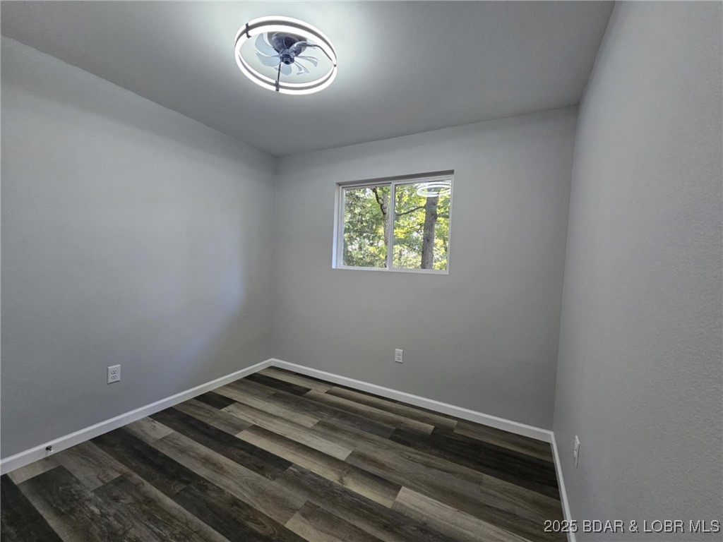 4861 University Lane Osage Beach, MO 65065 - Photo 15 of 31 Bedroom 3