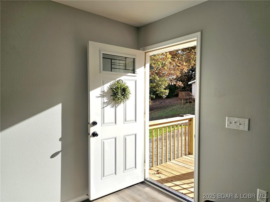 4861 University Lane Osage Beach, MO 65065 - Photo 2 of 31 Entry