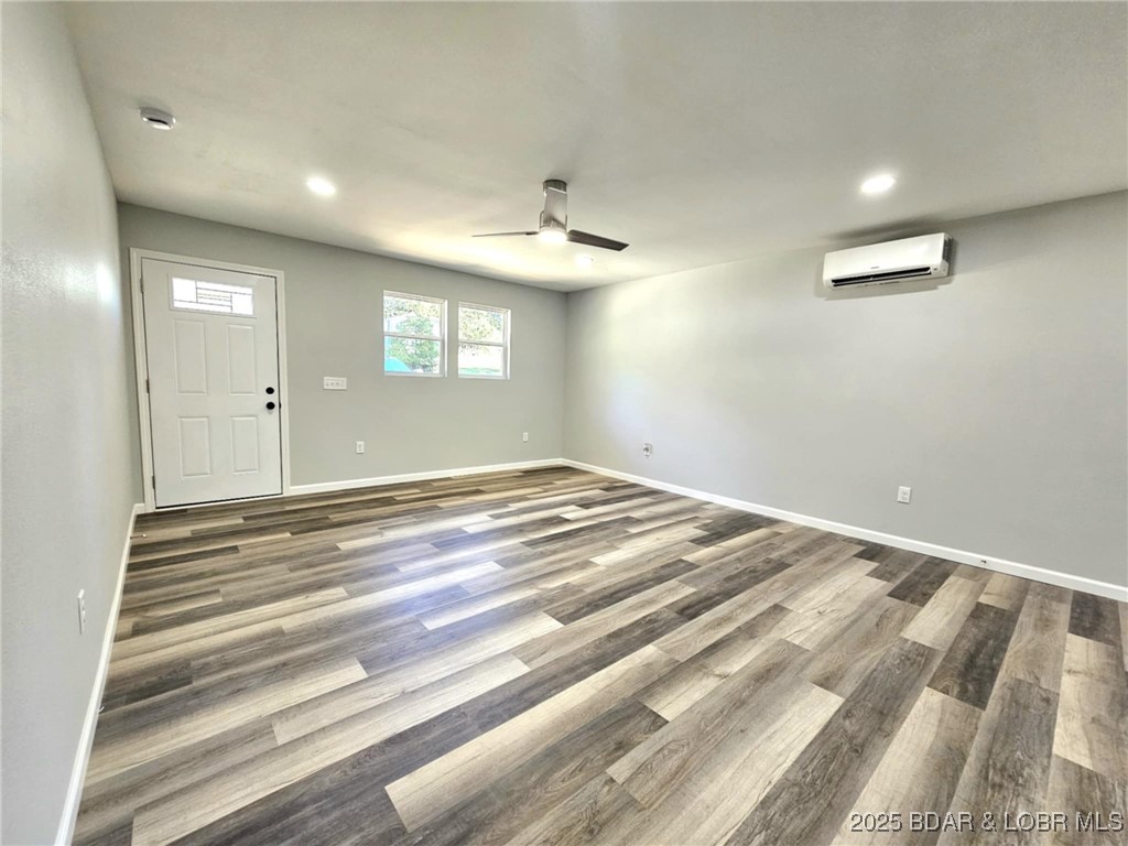 4861 University Lane Osage Beach, MO 65065 - Photo 8 of 31 Living Room