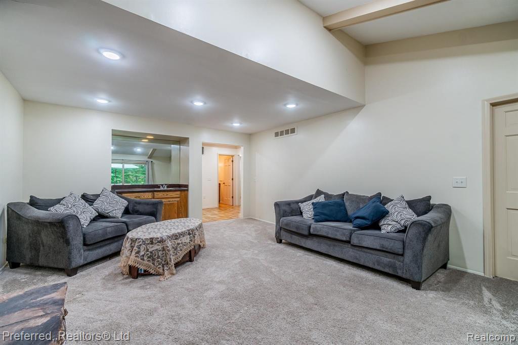 30210 High Valley Road Farmington Hills, MI 48331 - Photo 21 of 40