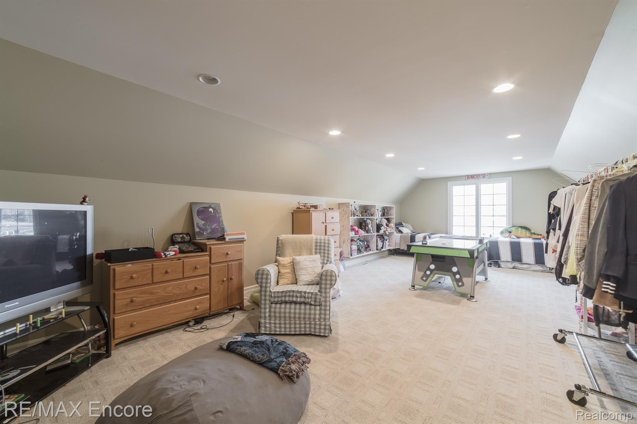 7686 Devins Ridge Clarkston, MI 48348 - Photo 38 of 58 Massive bonus room!