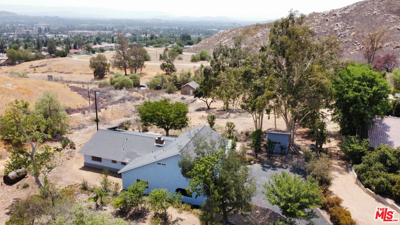 2569 Mt Vernon Avenue Riverside, CA 92507 - Photo 4 of 44 Gallery Image 4