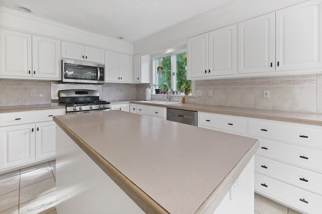 217 Porter Road East Longmeadow, MA 01028 - Photo 12 of 42 Gallery Image 12