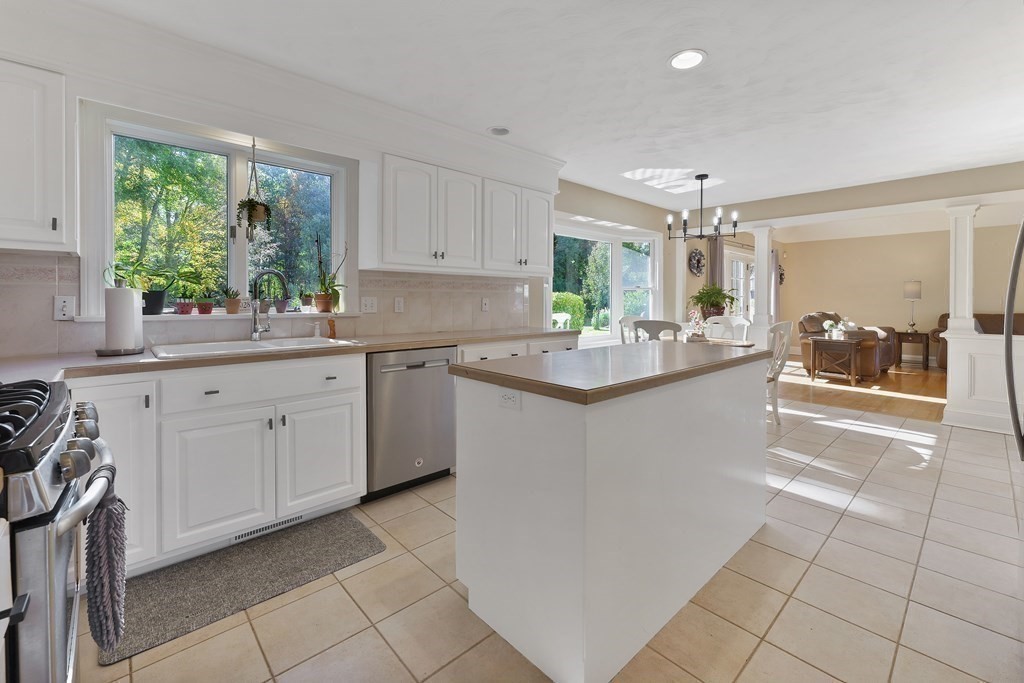 217 Porter Road East Longmeadow, MA 01028 - Photo 9 of 42 Gallery Image 9