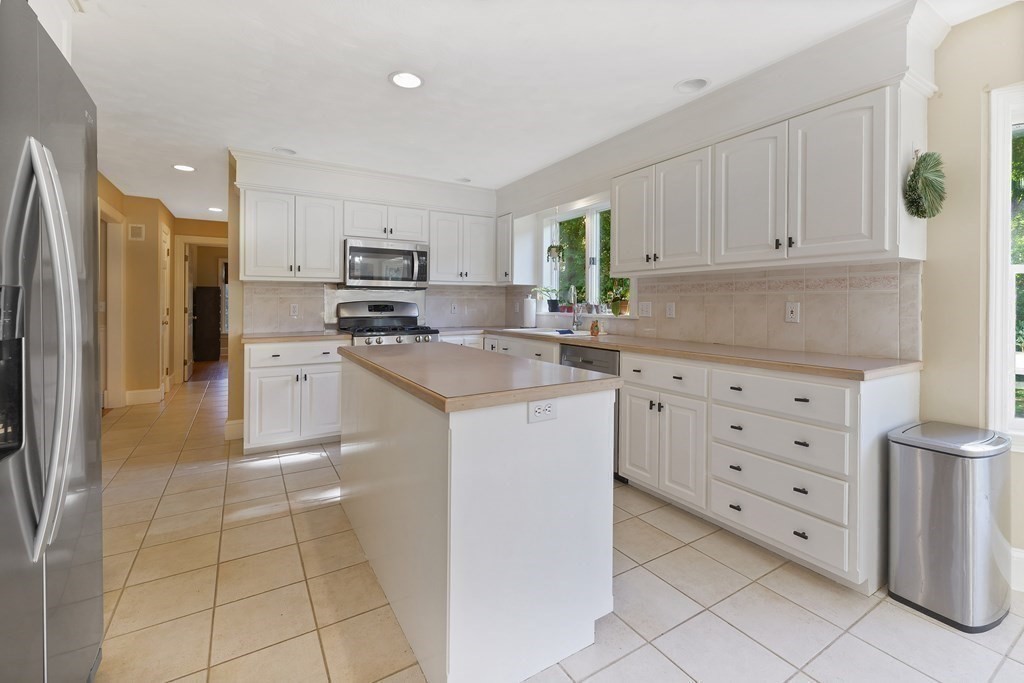 217 Porter Road East Longmeadow, MA 01028 - Photo 10 of 42 Gallery Image 10
