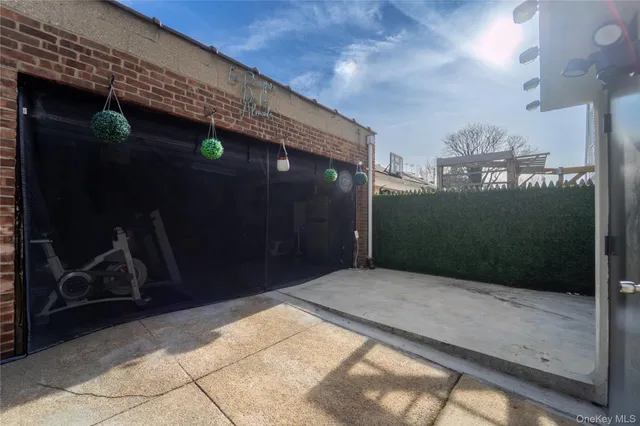 $1,225,888 | 75-05 60th Place | Glendale