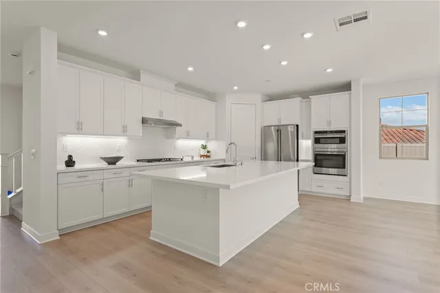 $1,439,990 | 2004 Saguaro Glen, Escondido, CA 92025