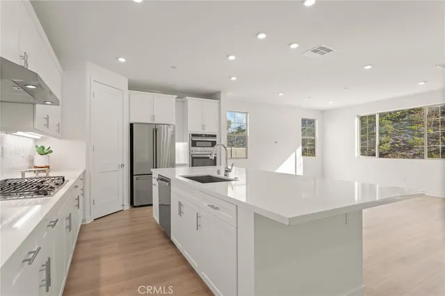 $1,439,990 | 2004 Saguaro Glen, Escondido, CA 92025