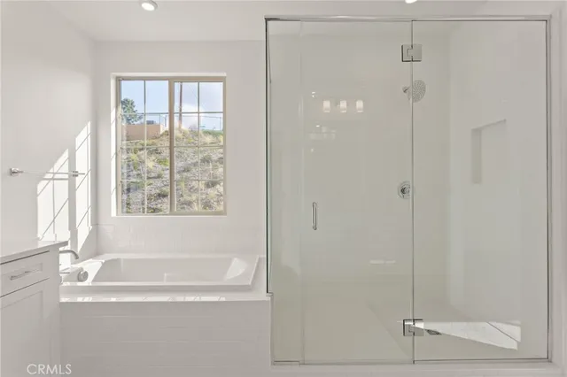 $1,439,990 | 2004 Saguaro Glen, Escondido, CA 92025