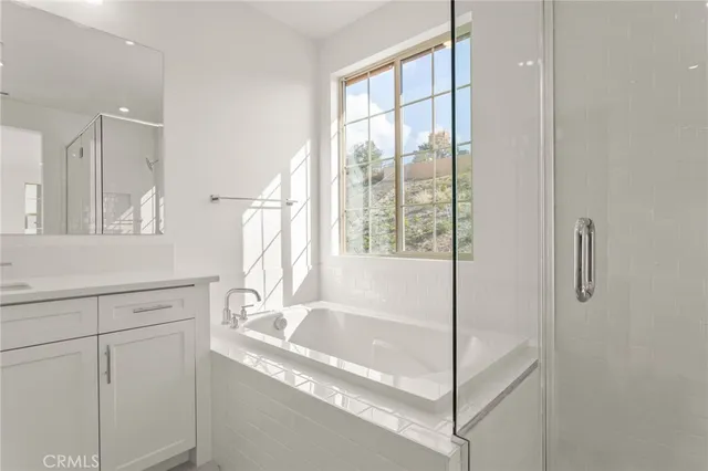 $1,439,990 | 2004 Saguaro Glen, Escondido, CA 92025