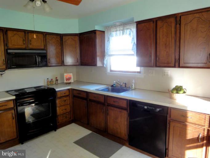 2613 Plainfield Road Baltimore, MD 21222 - Photo 11 of 25 Kitchen