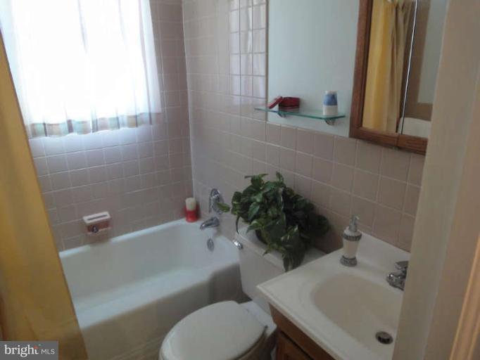 2613 Plainfield Road Baltimore, MD 21222 - Photo 18 of 25 Bath