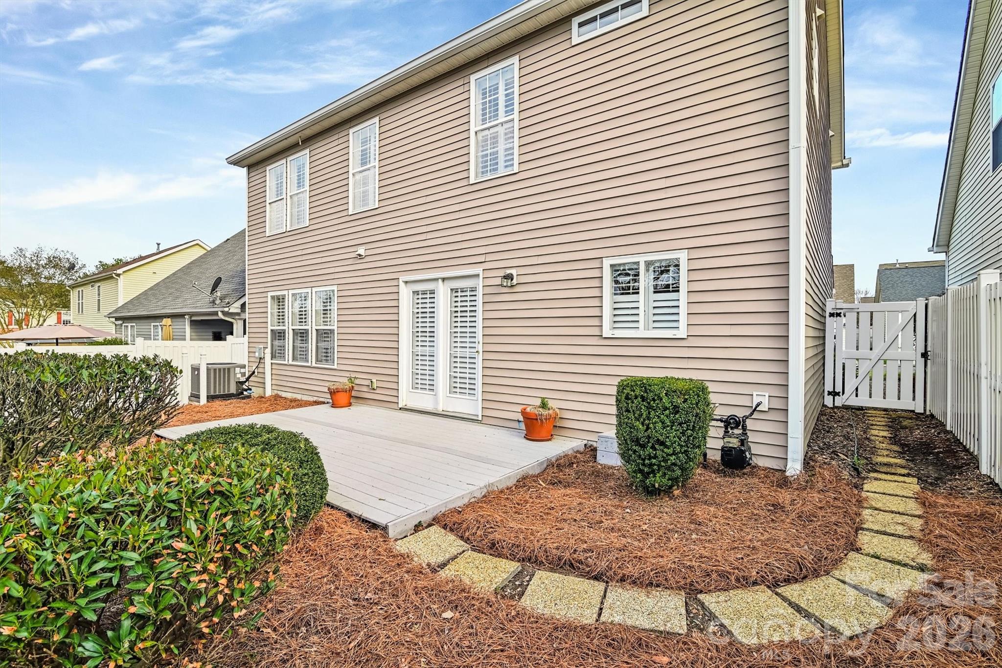 4160 Segundo Lane Fort Mill, SC 29707 - Photo 28 of 30 a front view of a house with garden