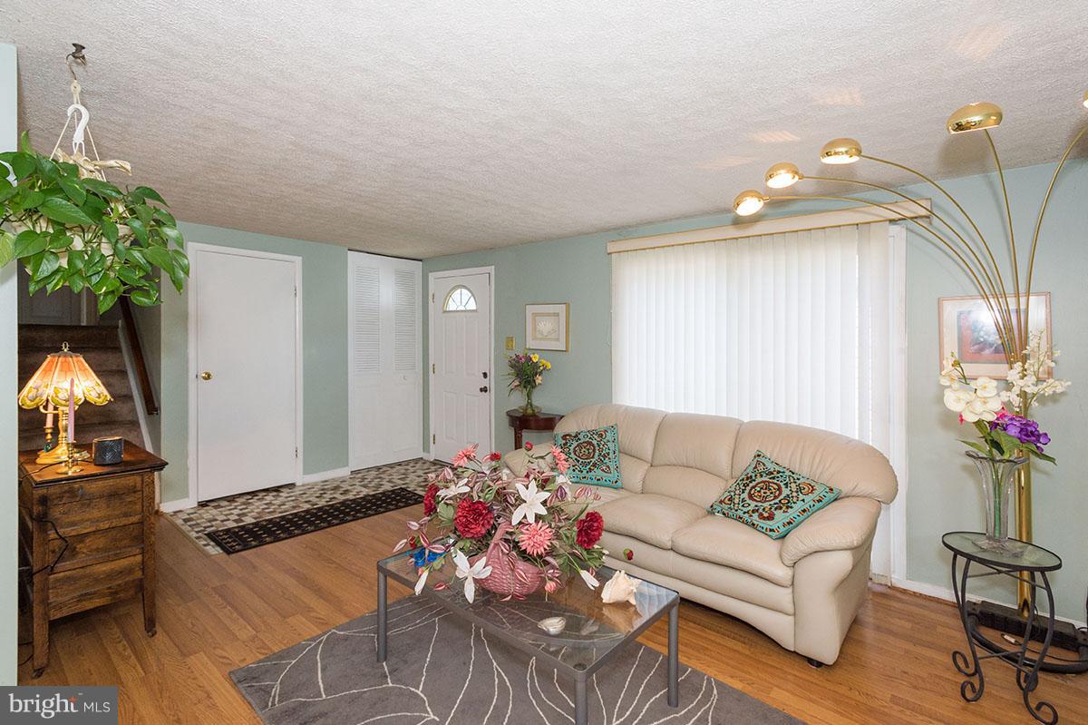 6725 Pyramid Way Columbia, MD 21044 - Photo 12 of 26 Living Room