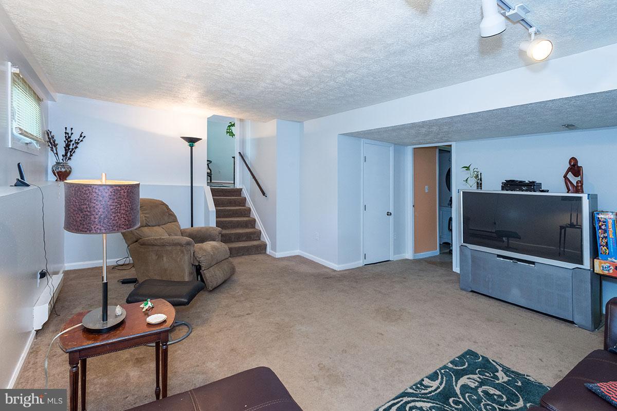 6725 Pyramid Way Columbia, MD 21044 - Photo 19 of 26 Family Room