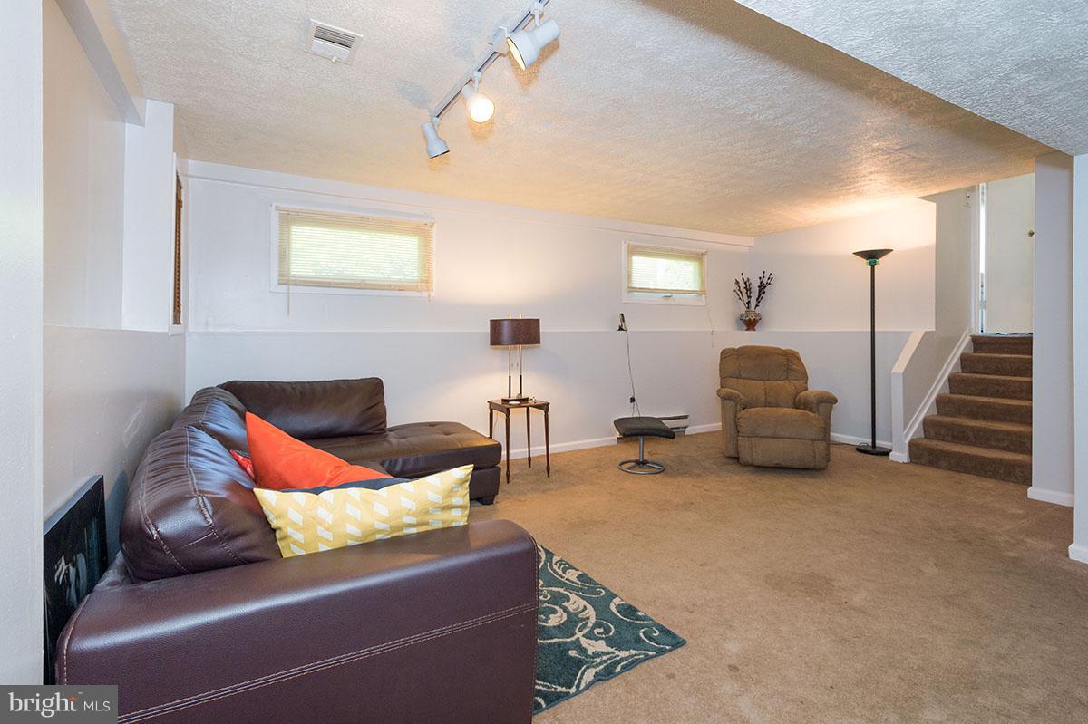 6725 Pyramid Way Columbia, MD 21044 - Photo 21 of 26 Family Room