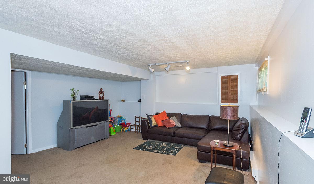 6725 Pyramid Way Columbia, MD 21044 - Photo 22 of 26 Family Room