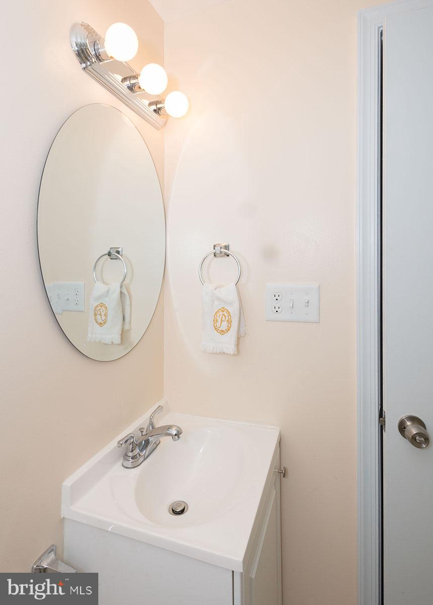 6725 Pyramid Way Columbia, MD 21044 - Photo 24 of 26 Bath