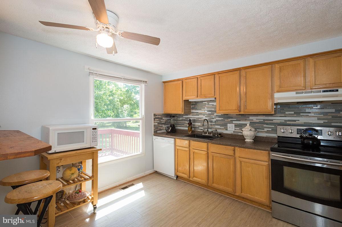 6725 Pyramid Way Columbia, MD 21044 - Photo 5 of 26 Kitchen