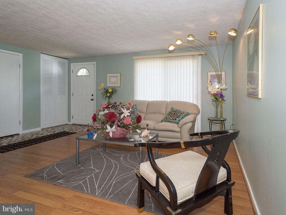 6725 Pyramid Way Columbia, MD 21044 - Photo 10 of 26 Living Room