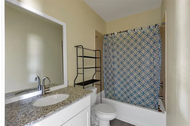 a view of empty room with window and ceiling fan