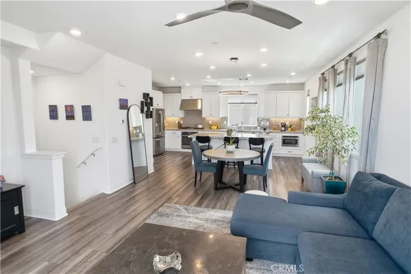 $575,000 | 27465 Chamise Place, Valencia, CA 91381