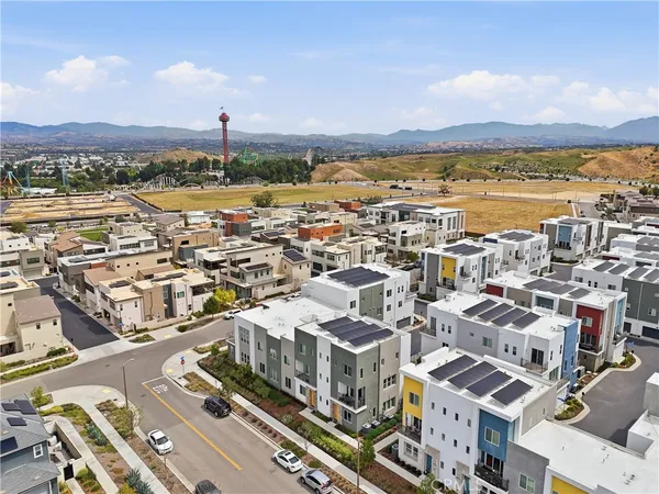 $575,000 | 27465 Chamise Place, Valencia, CA 91381