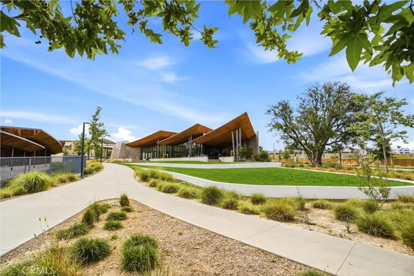 $575,000 | 27465 Chamise Place, Valencia, CA 91381