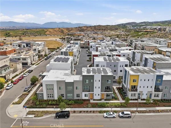 $575,000 | 27465 Chamise Place, Valencia, CA 91381