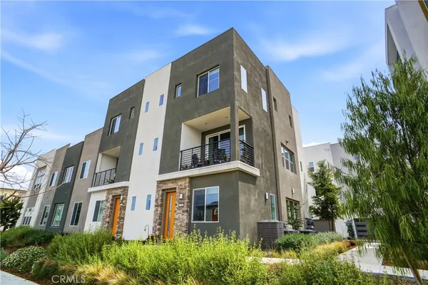 $575,000 | 27465 Chamise Place, Valencia, CA 91381