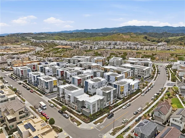 $575,000 | 27465 Chamise Place, Valencia, CA 91381